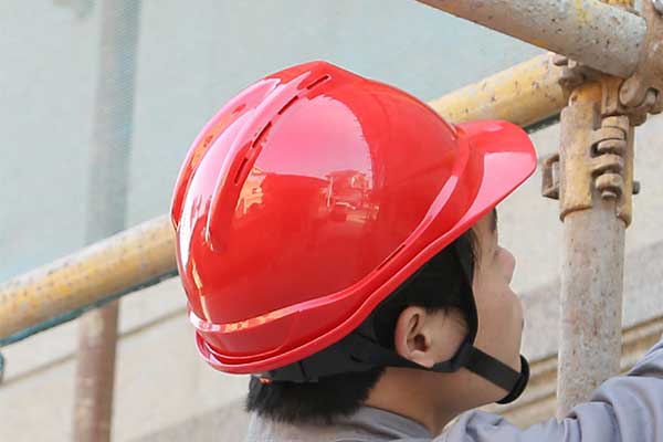 Why It’s Important to Replace Your Safety Helmet on Time